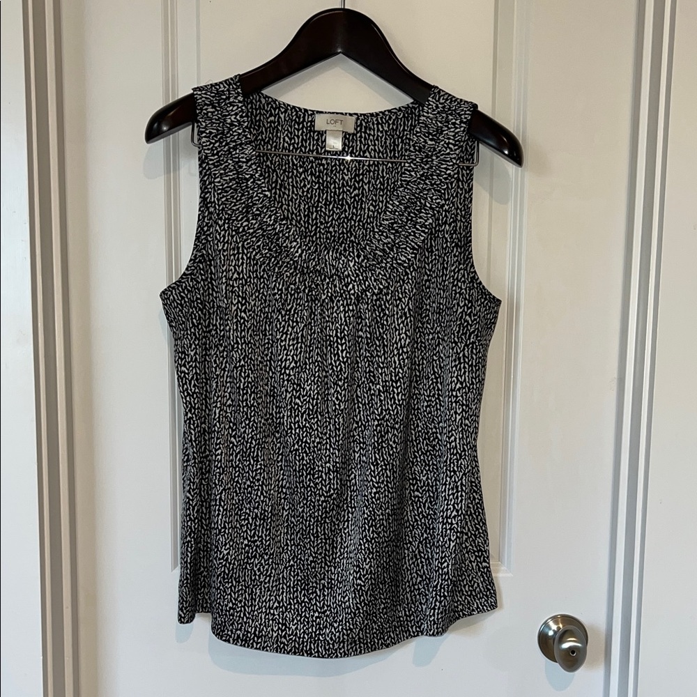 LOFT Patterned Top, size L